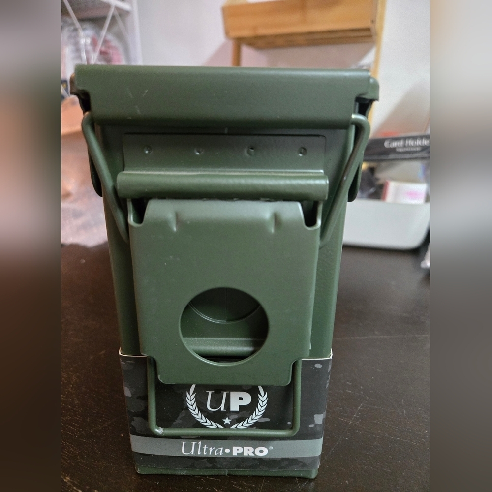 Ultra Pro W.A.R. Green Ammo Box - Picture 2 of 8
